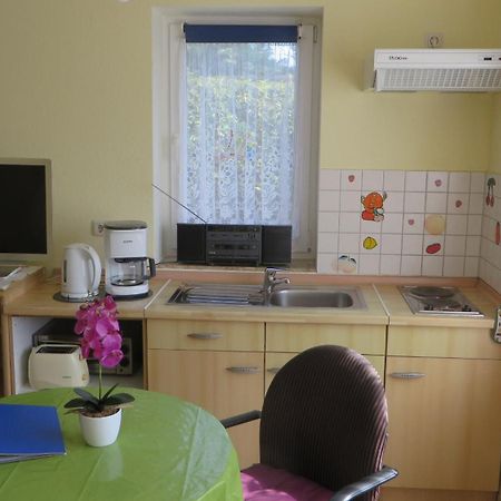 Ferienwohnungen "Marie" Mit Terrassen, Inclusive Park- Und Stellplaetze Am Haus, Mueritz-Strand Nur 700M, Altstadt 10Min, Ruhige Lage, فارين الغرفة الصورة