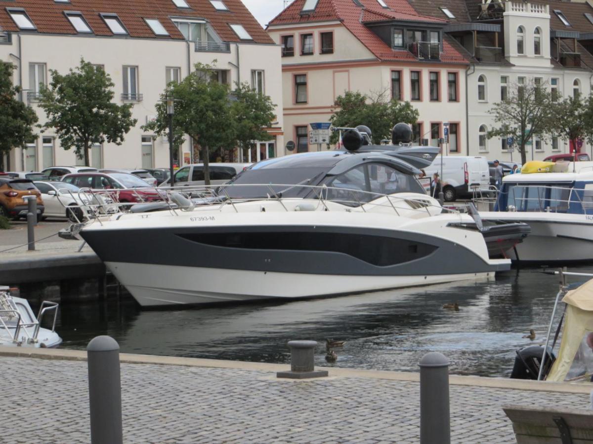 Ferienwohnungen "Marie" Mit Terrassen, Inclusive Park- Und Stellplaetze Am Haus, Mueritz-Strand Nur 700M, Altstadt 10Min, Ruhige Lage, فارين المظهر الخارجي الصورة