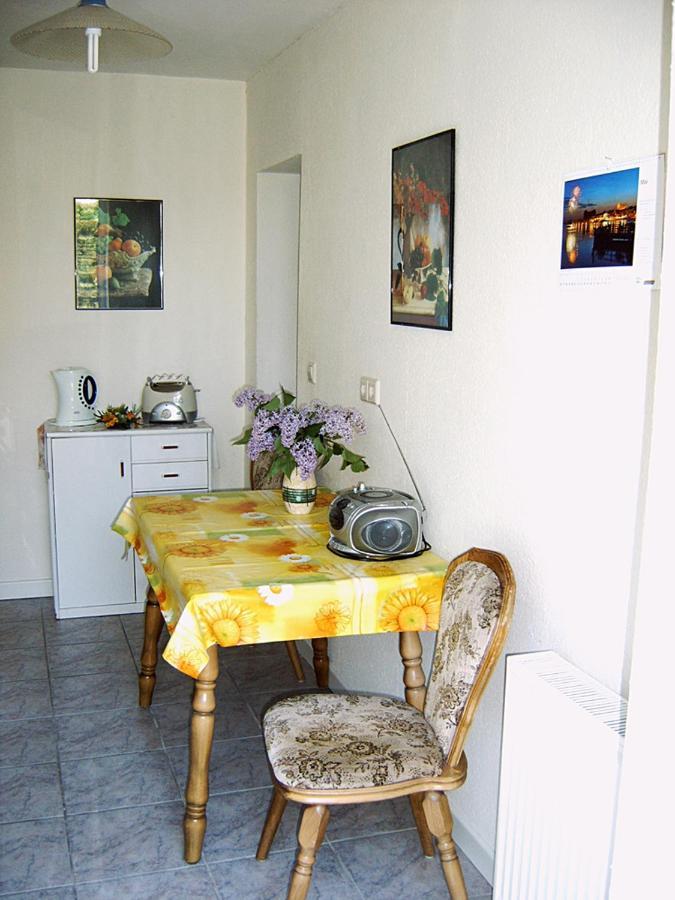 Ferienwohnungen "Marie" Mit Terrassen, Inclusive Park- Und Stellplaetze Am Haus, Mueritz-Strand Nur 700M, Altstadt 10Min, Ruhige Lage, فارين المظهر الخارجي الصورة