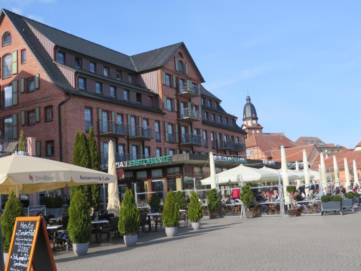Ferienwohnungen "Marie" Mit Terrassen, Inclusive Park- Und Stellplaetze Am Haus, Mueritz-Strand Nur 700M, Altstadt 10Min, Ruhige Lage, فارين المظهر الخارجي الصورة